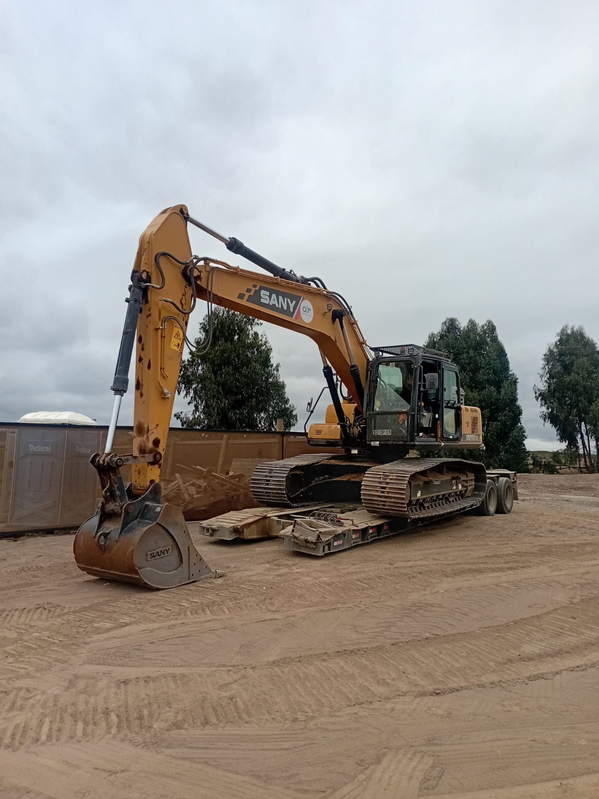 Equipo profesional de Flocam Transportes en V Región - Especialistas en transporte de batea y cama baja con experiencia certificaciones y conocimiento en logística de transportes - Flocam Transportes