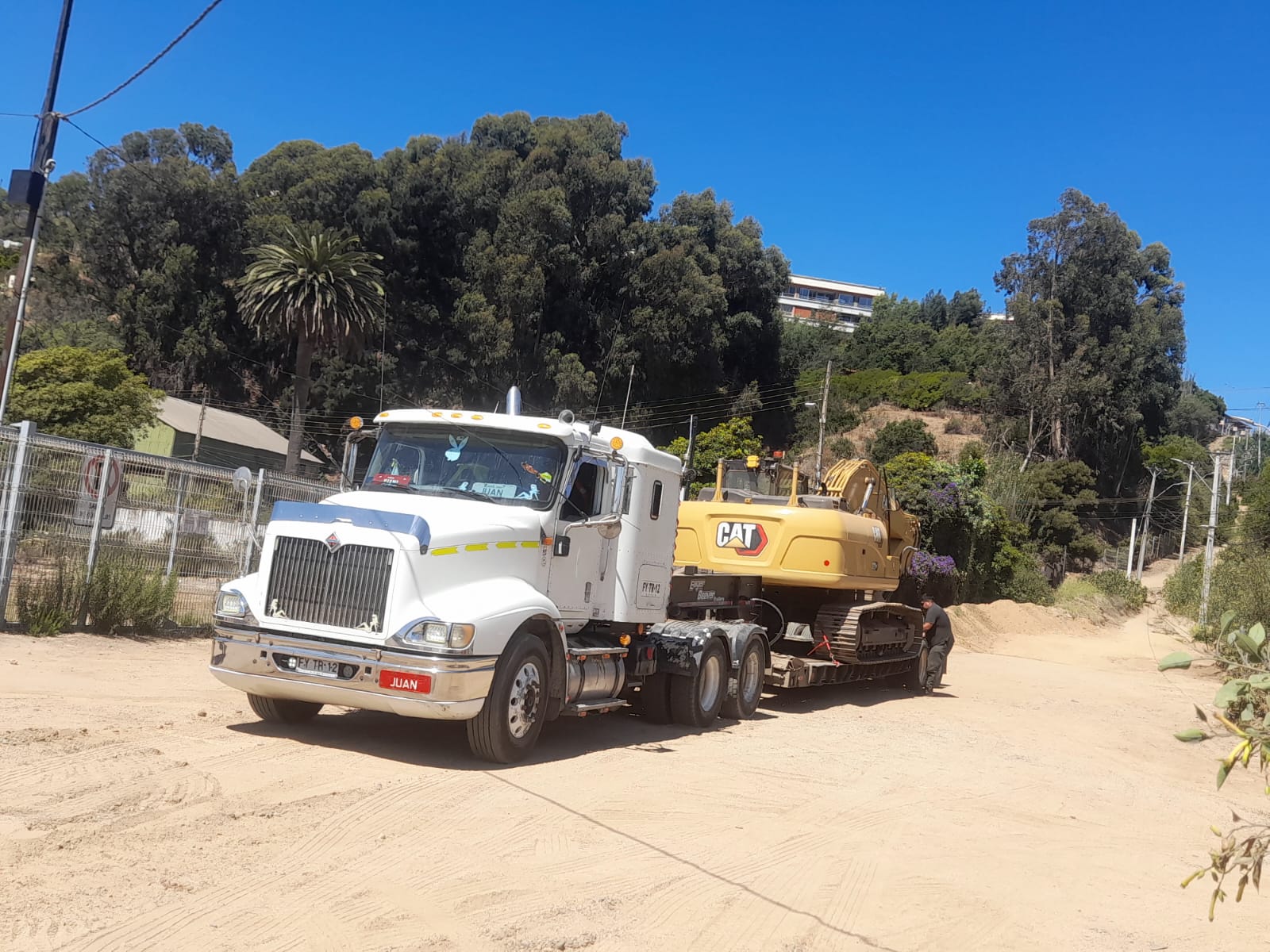 Logística de transportes para carga pesada en V Región Chile - Coordinación de camiones especializados para proyectos industriales mineros y construcción con logística de camiones integral - Flocam Transportes Valparaíso