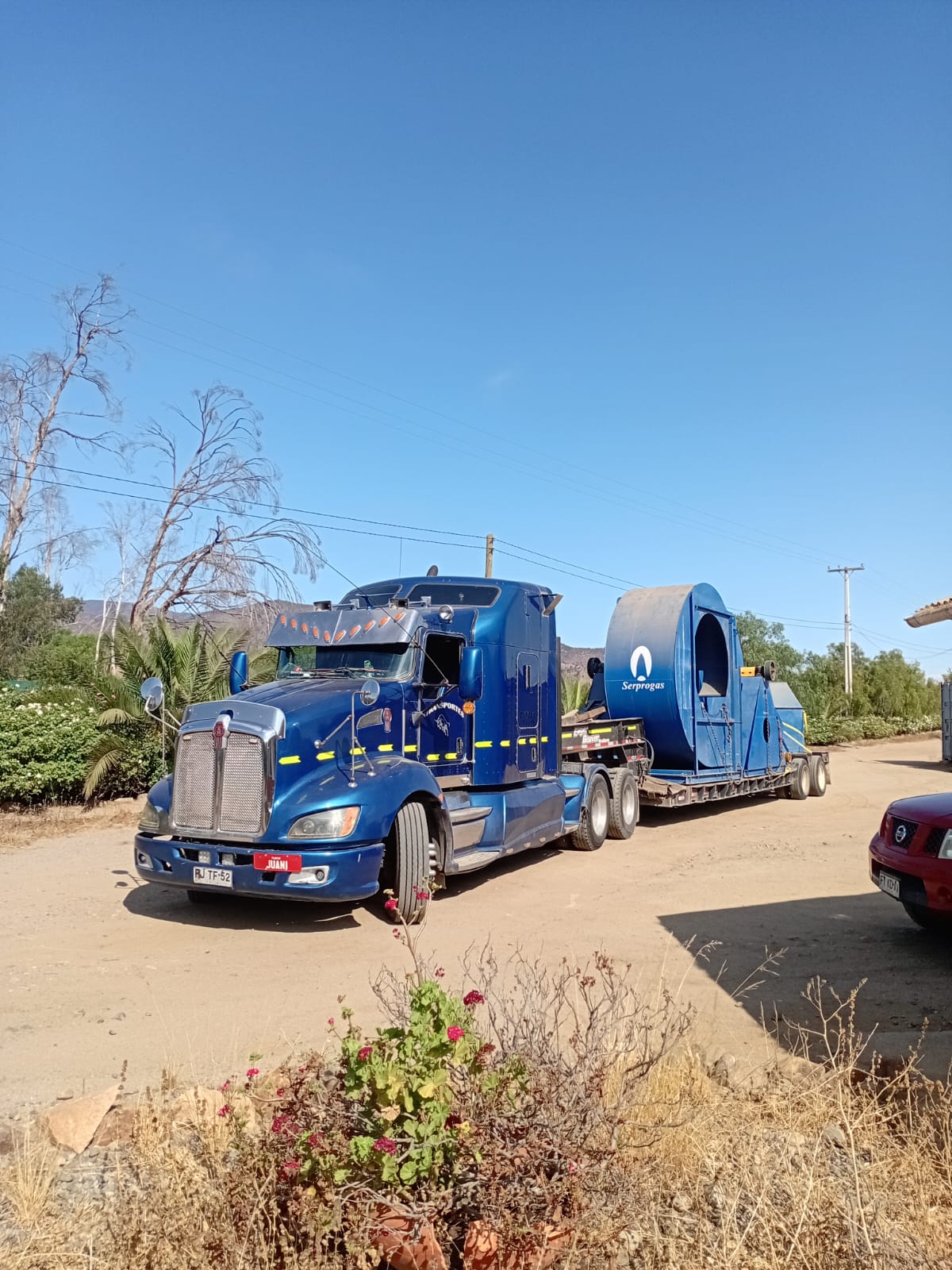 Transporte de batea para áridos arena y materiales a granel en V Región - Camiones batea de alta capacidad para proyectos de construcción e industriales con logística profesional - Flocam Transportes